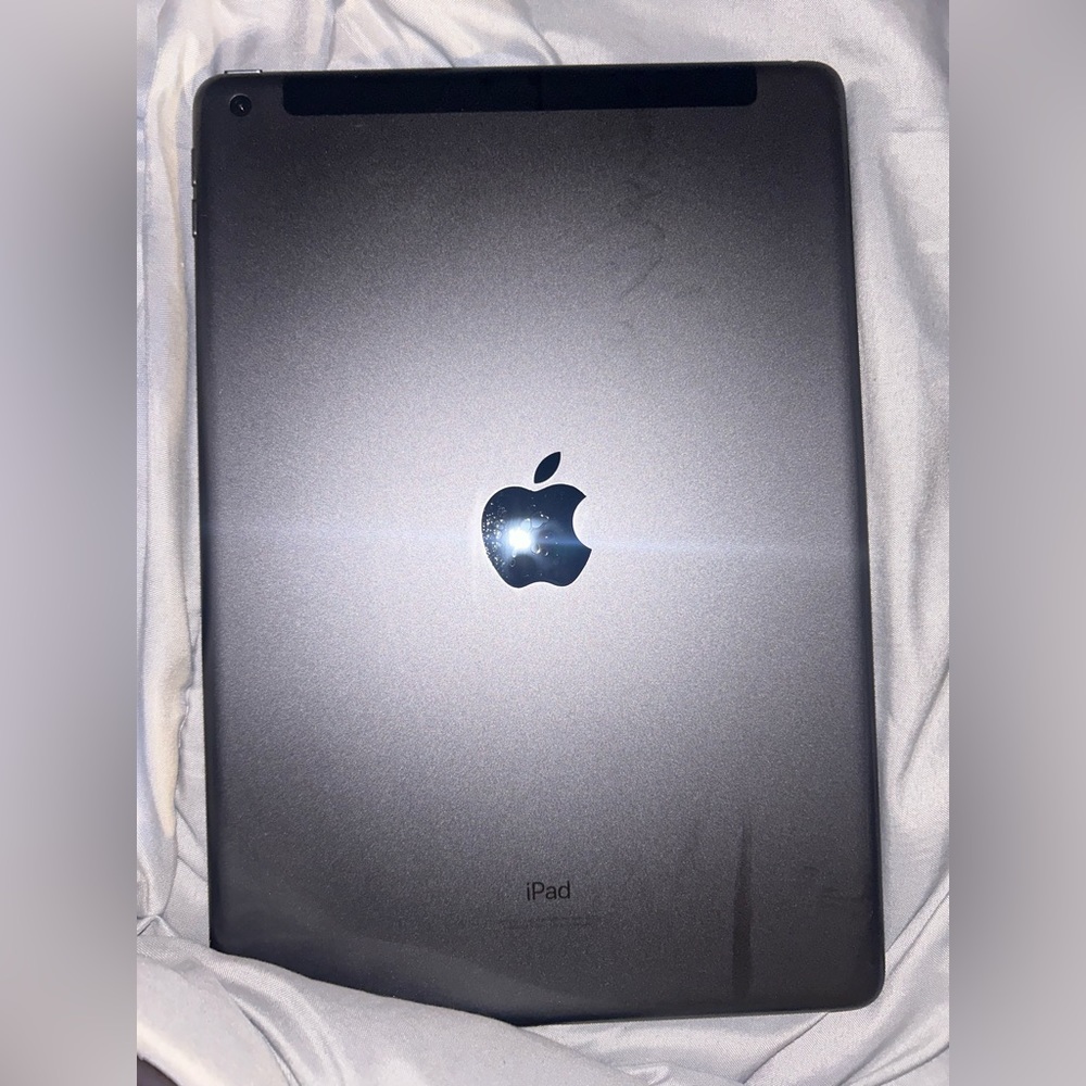 ipad 9th gen 2021. 128Gb and cellular,